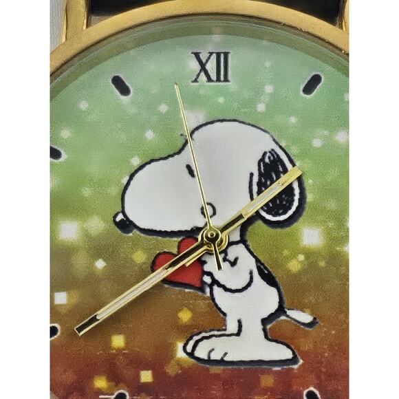 Mens NOS Very Rare Snoopy Holding Heart Quartz Watch New Battery Band Runs - Picture 2 of 11
